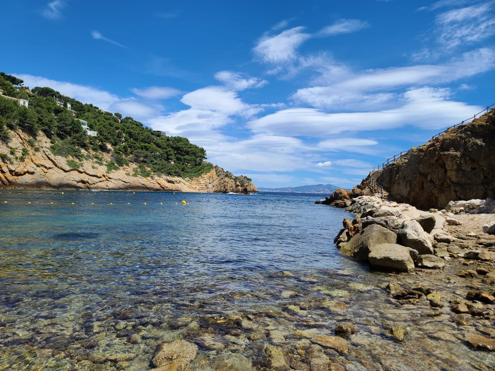 Ciel spectaculaire au-dessus de la calanque