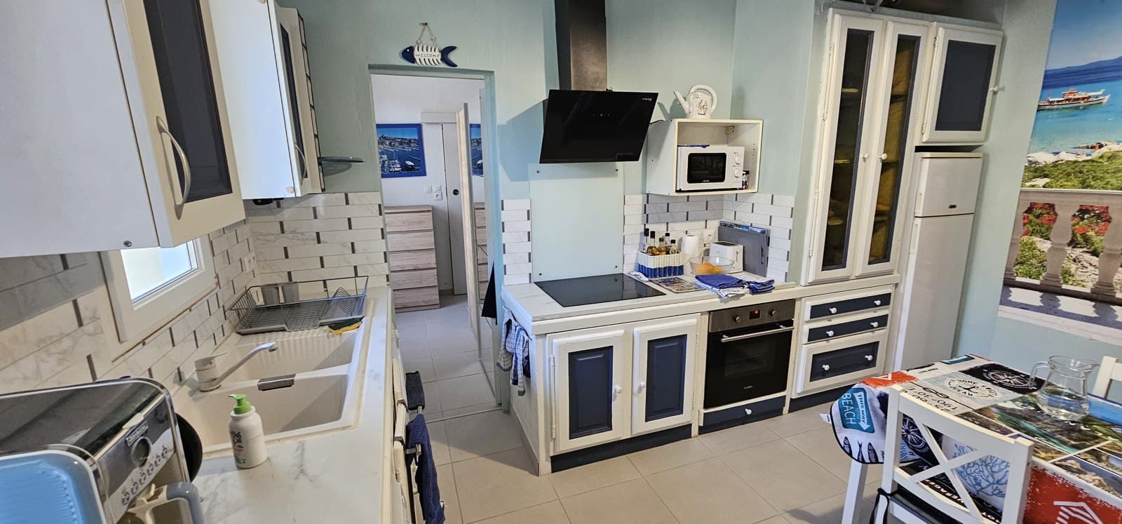 La cuisine et son couloir